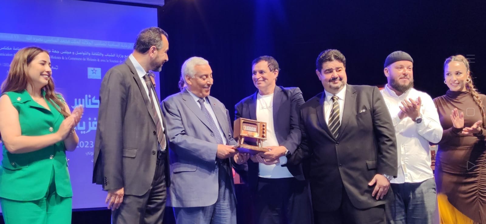 فعاليات مهرجان مكناس للدراما التلفزية تعرف نجاحا كبيرا باستقبال جمهور غفير حج الى دار الثقافة محمد المنوني، وساحة لاكورا طيلة الخمسة ايام