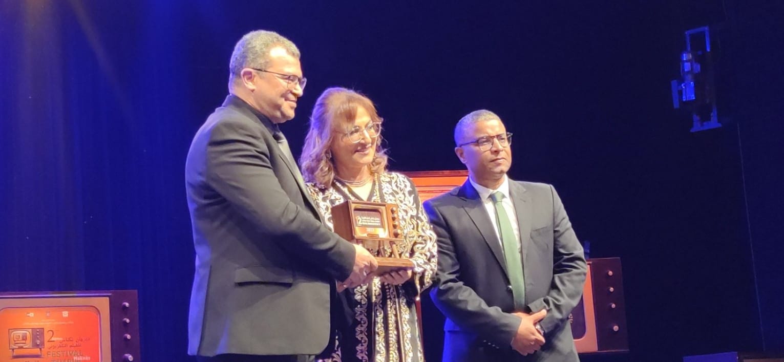 فعاليات مهرجان مكناس للدراما التلفزية تعرف نجاحا كبيرا باستقبال جمهور غفير حج الى دار الثقافة محمد المنوني، وساحة لاكورا طيلة الخمسة ايام