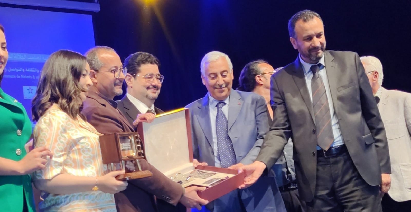 فعاليات مهرجان مكناس للدراما التلفزية تعرف نجاحا كبيرا باستقبال جمهور غفير حج الى دار الثقافة محمد المنوني، وساحة لاكورا طيلة الخمسة ايام