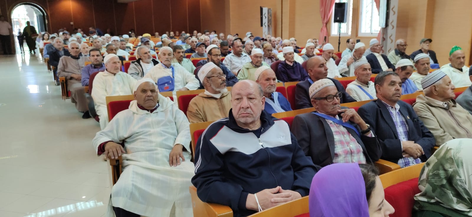 السيد عبد الغني الصبار عامل عمالة مكناس يترأس حفل توديع أول فوج حجاج بيت الله الحرام