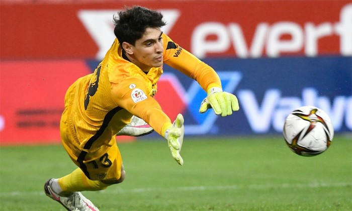 الصحافة الإسبانية : ياسين بونو “معجزة” نادي إشبيلية