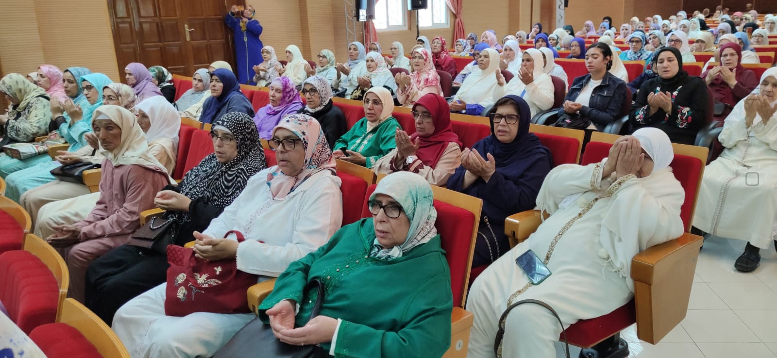 السيد عبد الغني الصبار عامل عمالة مكناس يترأس حفل توديع أول فوج حجاج بيت الله الحرام