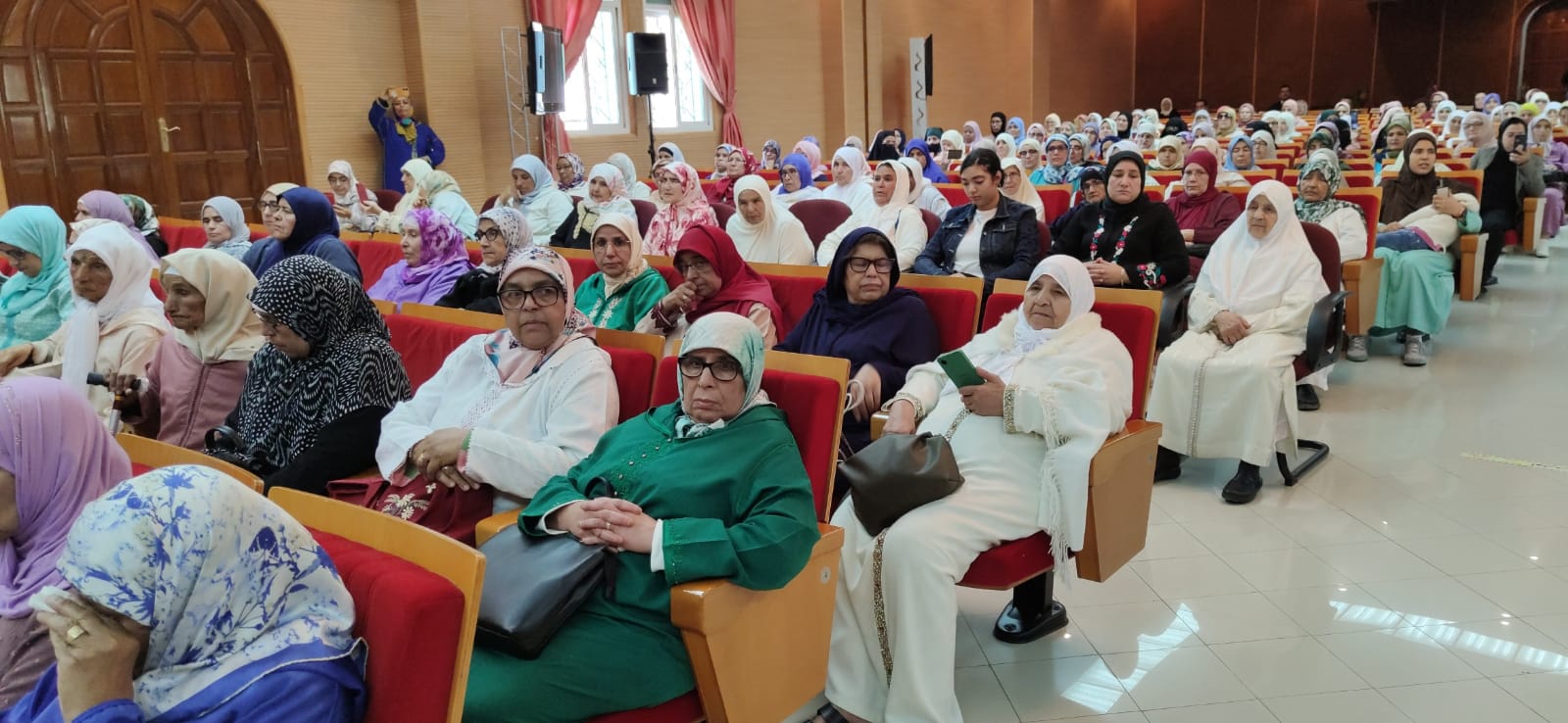 عامل مكناس يودع أول فوج حجاج بيت الله الحرام لموسم 1444 عامل مكناس يودع أول فوج حجاج بيت الله الحرام لموسم 1444