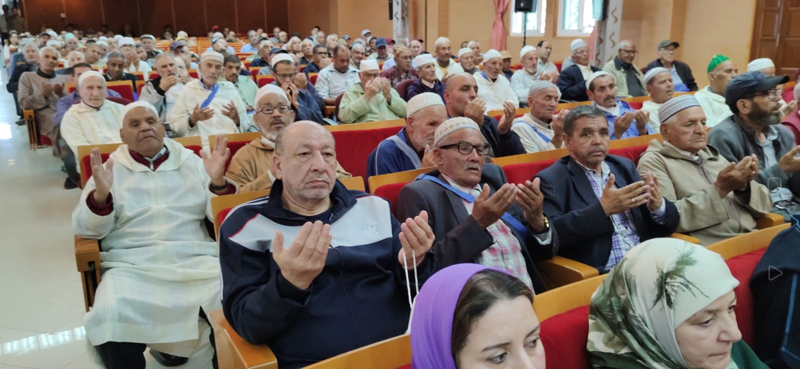 عامل مكناس يودع أول فوج حجاج بيت الله الحرام لموسم 1444 عامل مكناس يودع أول فوج حجاج بيت الله الحرام لموسم 1444