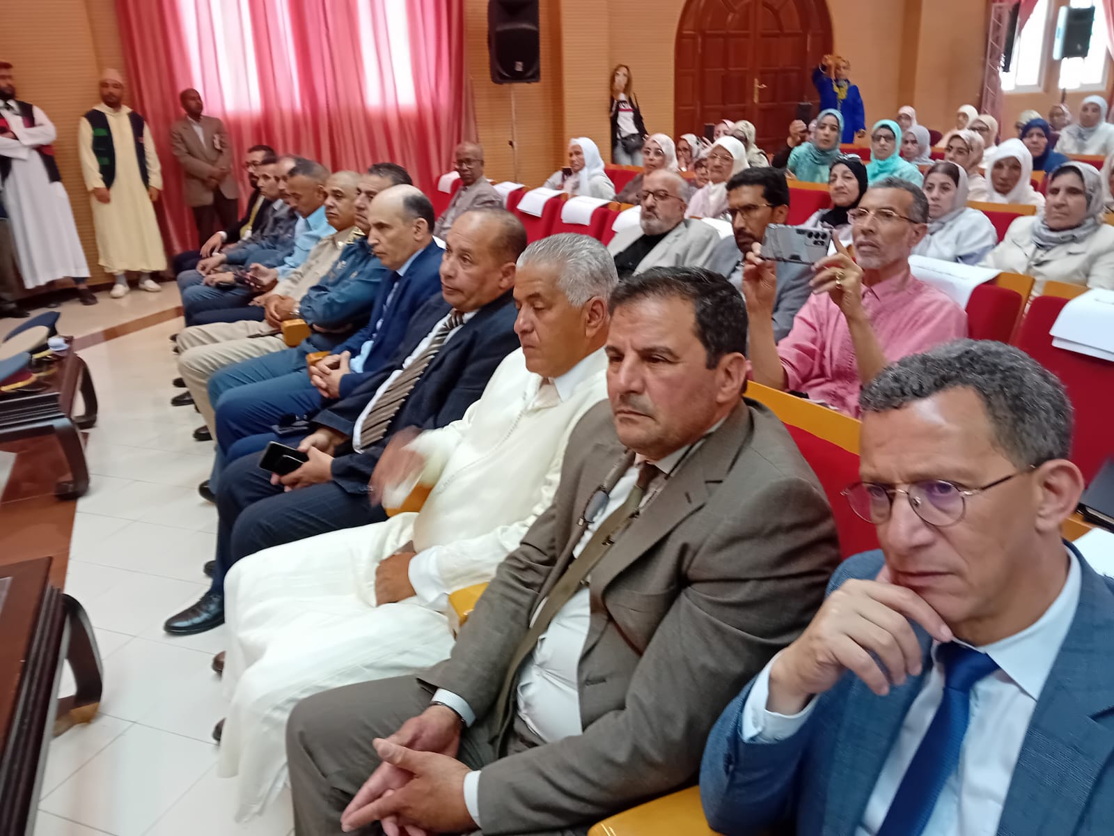 عامل مكناس يودع أول فوج حجاج بيت الله الحرام لموسم 1444 عامل مكناس يودع أول فوج حجاج بيت الله الحرام لموسم 1444