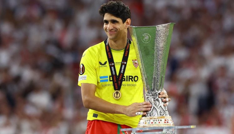 ياسين بونو ونجوم مغاربة حاضرون في إياب نهائي أبطال أفريقيا ضد الأهلي بالدارالبيضاء