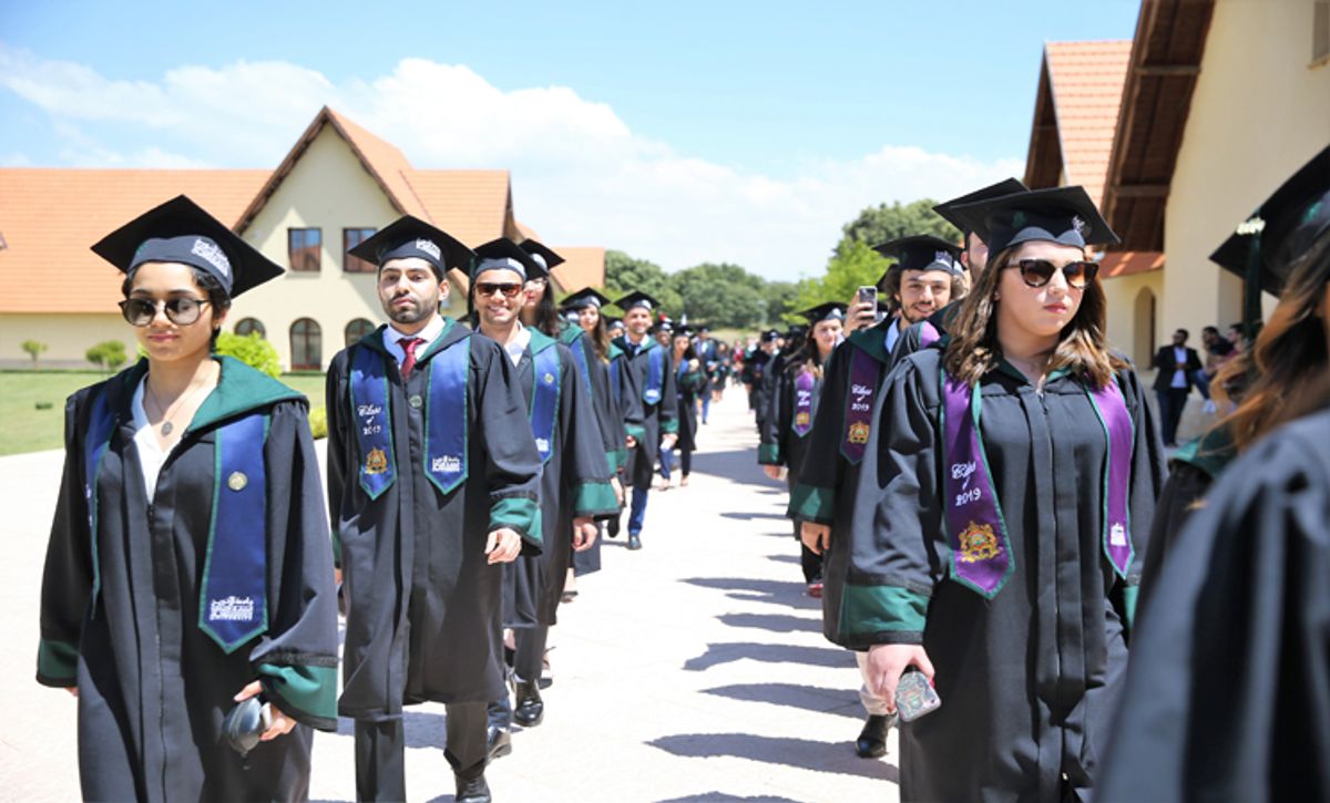 إفران: جامعة الأخوين تحتفي بخريجي الفوج الرابع والعشرين إفران: جامعة الأخوين تحتفي بخريجي الفوج الرابع والعشرين