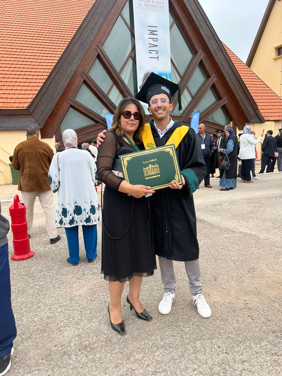 إفران: جامعة الأخوين تحتفي بخريجي الفوج الرابع والعشرين إفران: جامعة الأخوين تحتفي بخريجي الفوج الرابع والعشرين