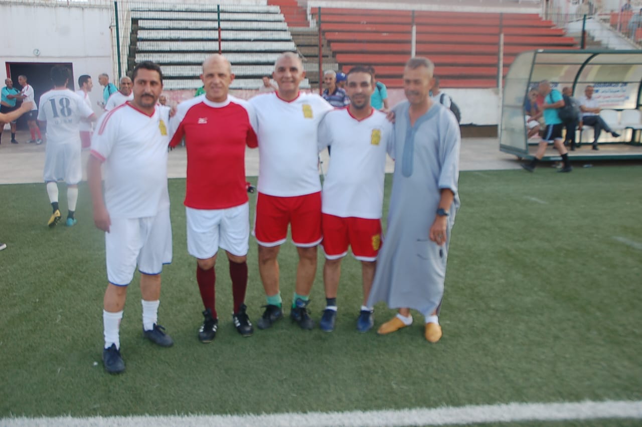 تكريم اللاعب السابق للكوديم “محسن الشوفي” أحد الوجوه التي اعطت الشيء الكثير للعاصمة الاسماعيلية تكريم اللاعب السابق للكوديم “محسن الشوفي” أحد الوجوه التي اعطت الشيء الكثير للعاصمة الاسماعيلية