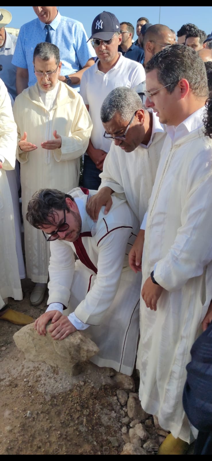 جنازة أبو بكر بلكورة تؤلف بين مختلف أطياف القوى السياسية بمكناس     و العاصمة الإسماعيلية تودع  أحد رجالاتها  الابرار  الى متواه الأخير