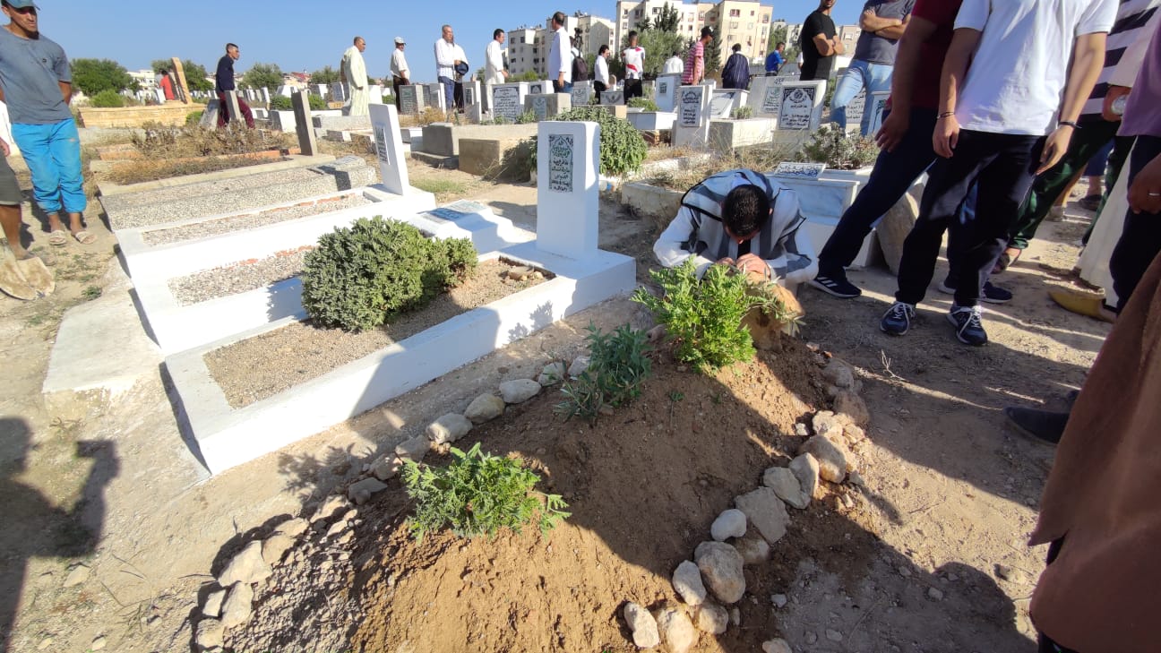 جنازة أبو بكر بلكورة تؤلف بين مختلف أطياف القوى السياسية بمكناس     و العاصمة الإسماعيلية تودع  أحد رجالاتها  الابرار  الى متواه الأخير