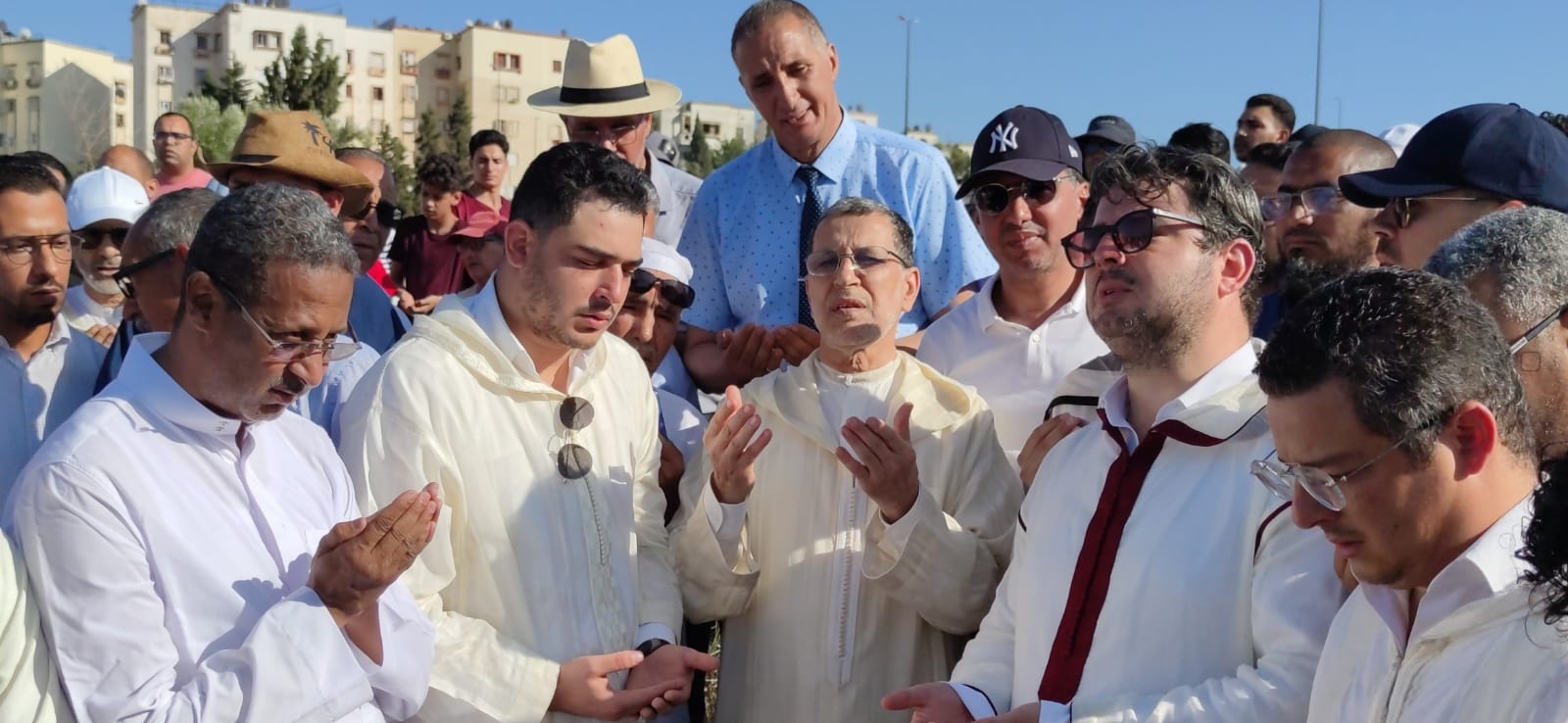 جنازة أبو بكر بلكورة تؤلف بين مختلف أطياف القوى السياسية بمكناس     و العاصمة الإسماعيلية تودع  أحد رجالاتها  الابرار  الى متواه الأخير