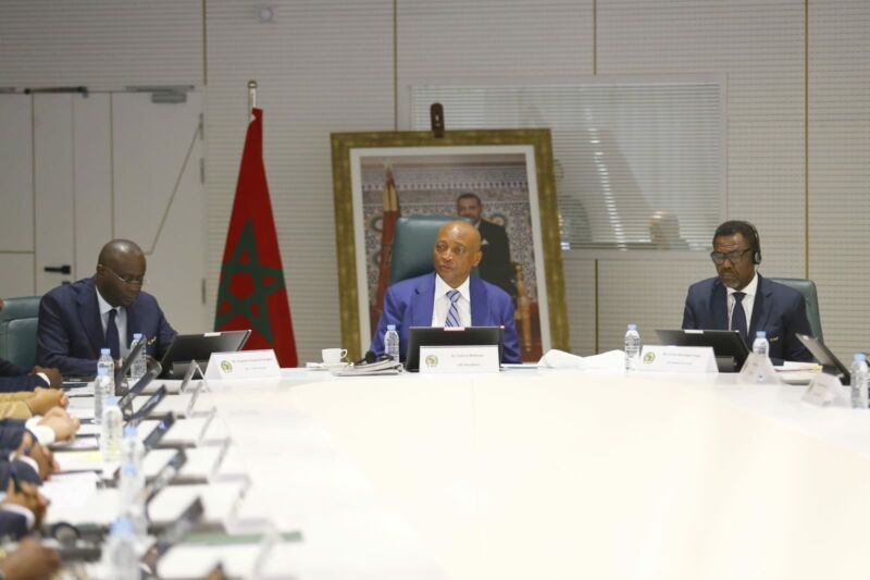 موتسيبي يشيد بالبنيات التحتية الرياضية في المغرب