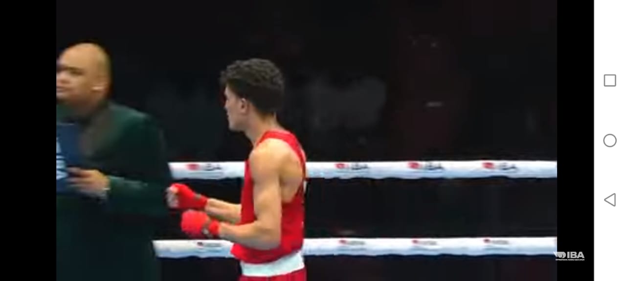 مكناس: ابن حي الزيتون سليمان السمغولي يعود بميداليتين ذهبيتين من بطولة العرب وإفريقيا في رياضة الملاكمة. مكناس: ابن حي الزيتون سليمان السمغولي يعود بميداليتين ذهبيتين من بطولة العرب وإفريقيا في رياضة الملاكمة.