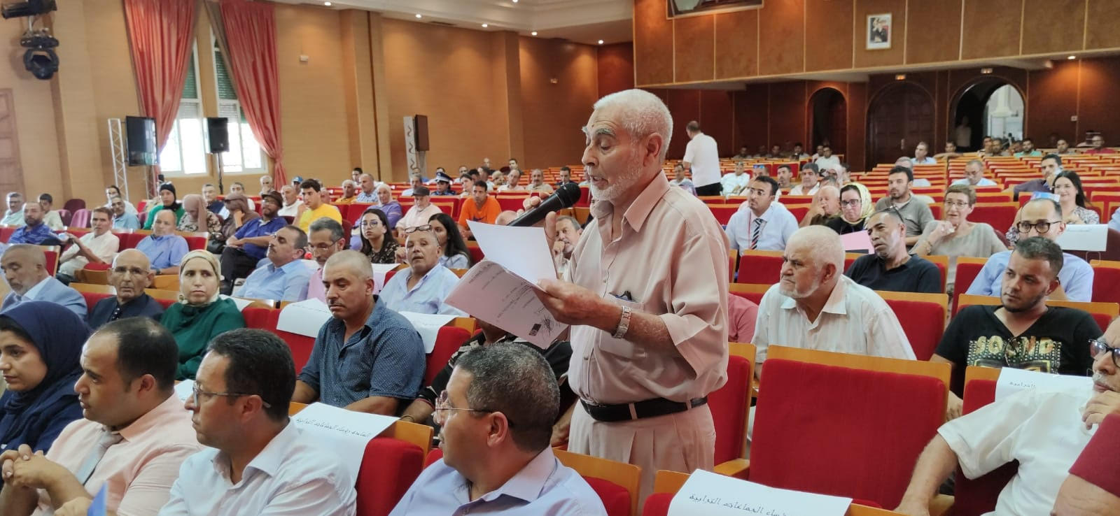 عامل مكناس يتواصل مع مغاربة العالم في يومهم الوطني عامل مكناس يتواصل مع مغاربة العالم في يومهم الوطني