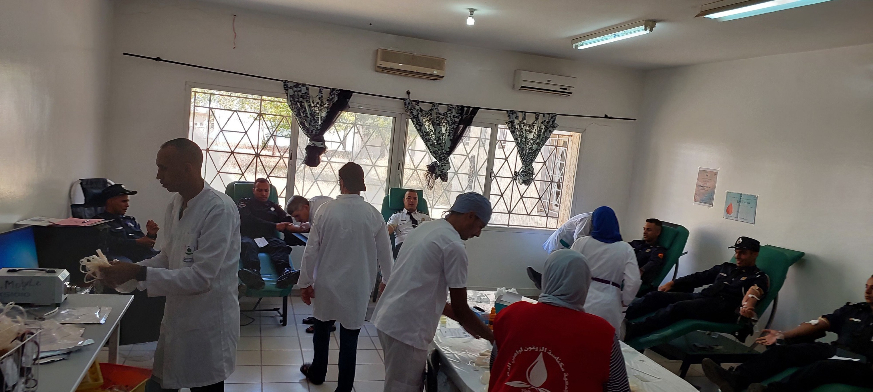 تجميع 750 كيس من الدم طيلة يومي السبت والأحد الماضيين وتعبئة واستنفار يومي بالمركز الجهوي لتحاقن الدم بمكناس تجميع 750 كيس من الدم طيلة يومي السبت والأحد الماضيين وتعبئة واستنفار يومي بالمركز الجهوي لتحاقن الدم بمكناس