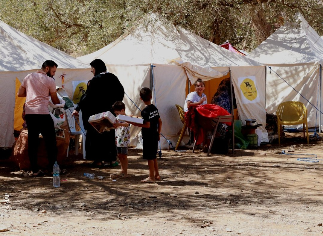 إقليم شيشاوة .. مؤسسة محمد الخامس للتضامن تباشر عملية نصب الخيام لإيواء الساكنة بمختلف المناطق المتضررة من الزلزال