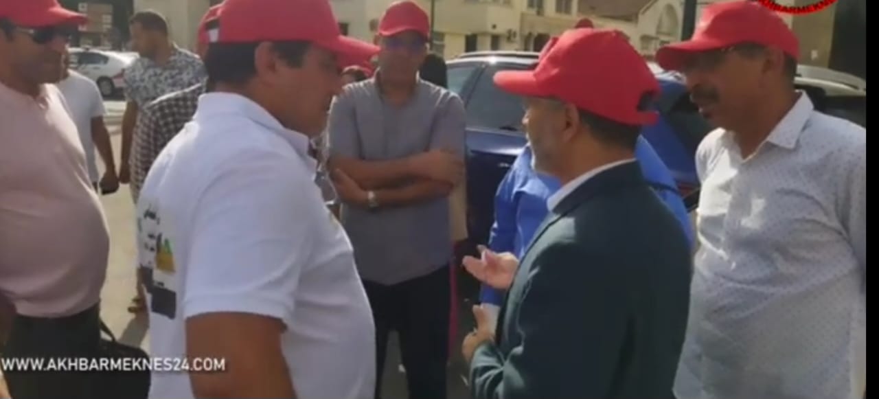 قافلة تضامنية رسمية من مكناس الى تارودانت لمساعدة المواطنين المتضررين بآثار الزلزال