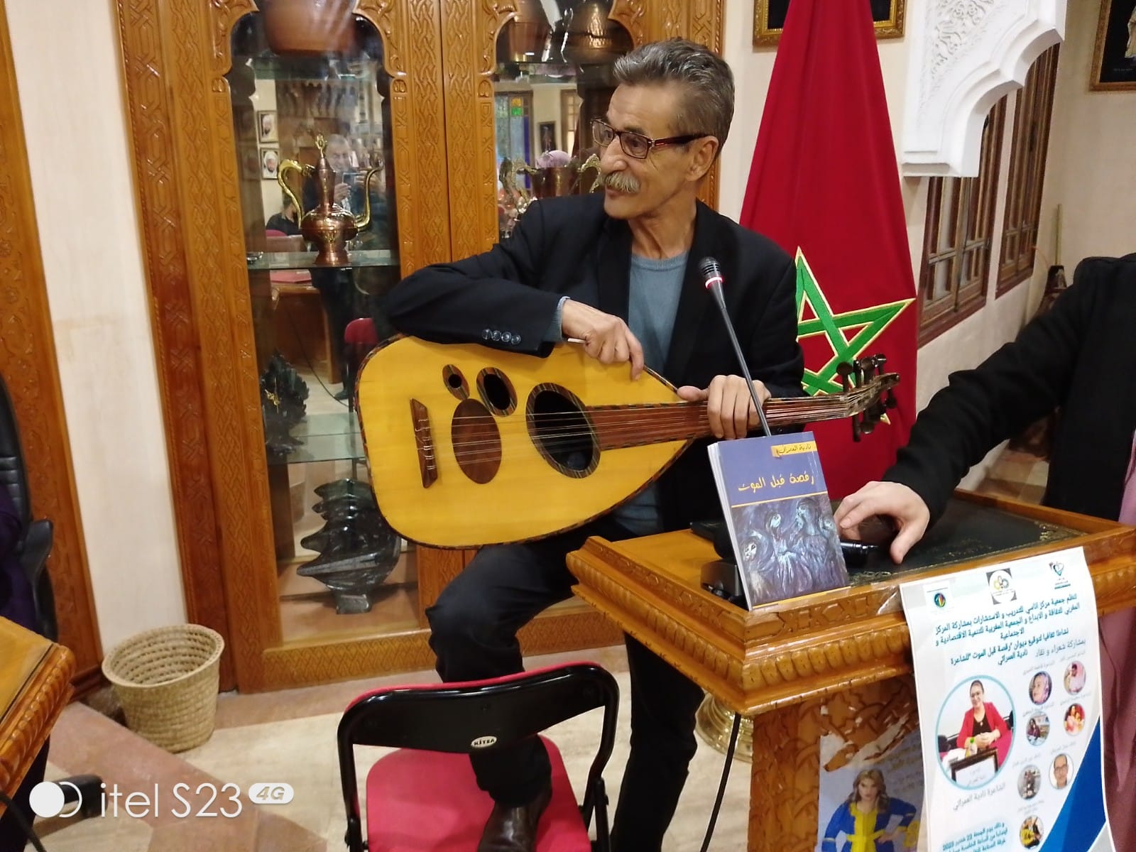 حفل توقيع ديوان الشاعرة و الفنانة التشكيلية نادية العمراتي حفل توقيع ديوان الشاعرة و الفنانة التشكيلية نادية العمراتي