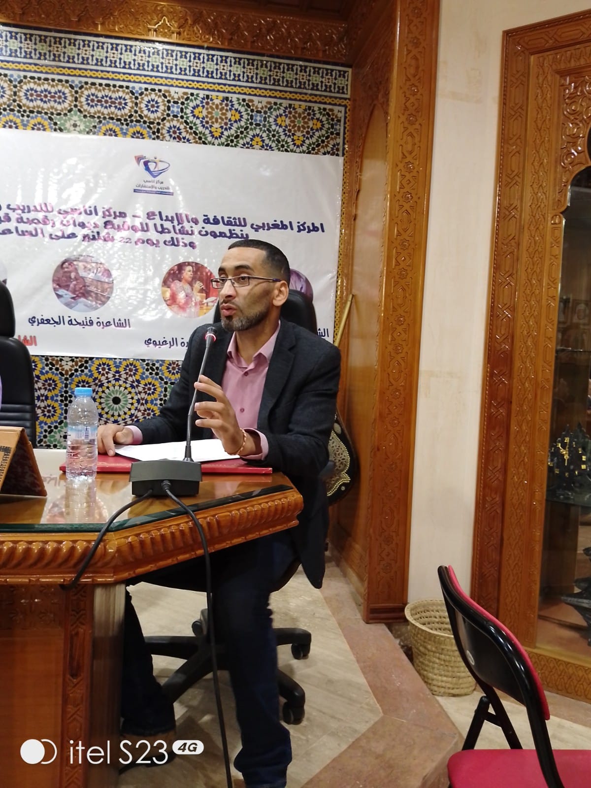 حفل توقيع ديوان الشاعرة و الفنانة التشكيلية نادية العمراتي حفل توقيع ديوان الشاعرة و الفنانة التشكيلية نادية العمراتي