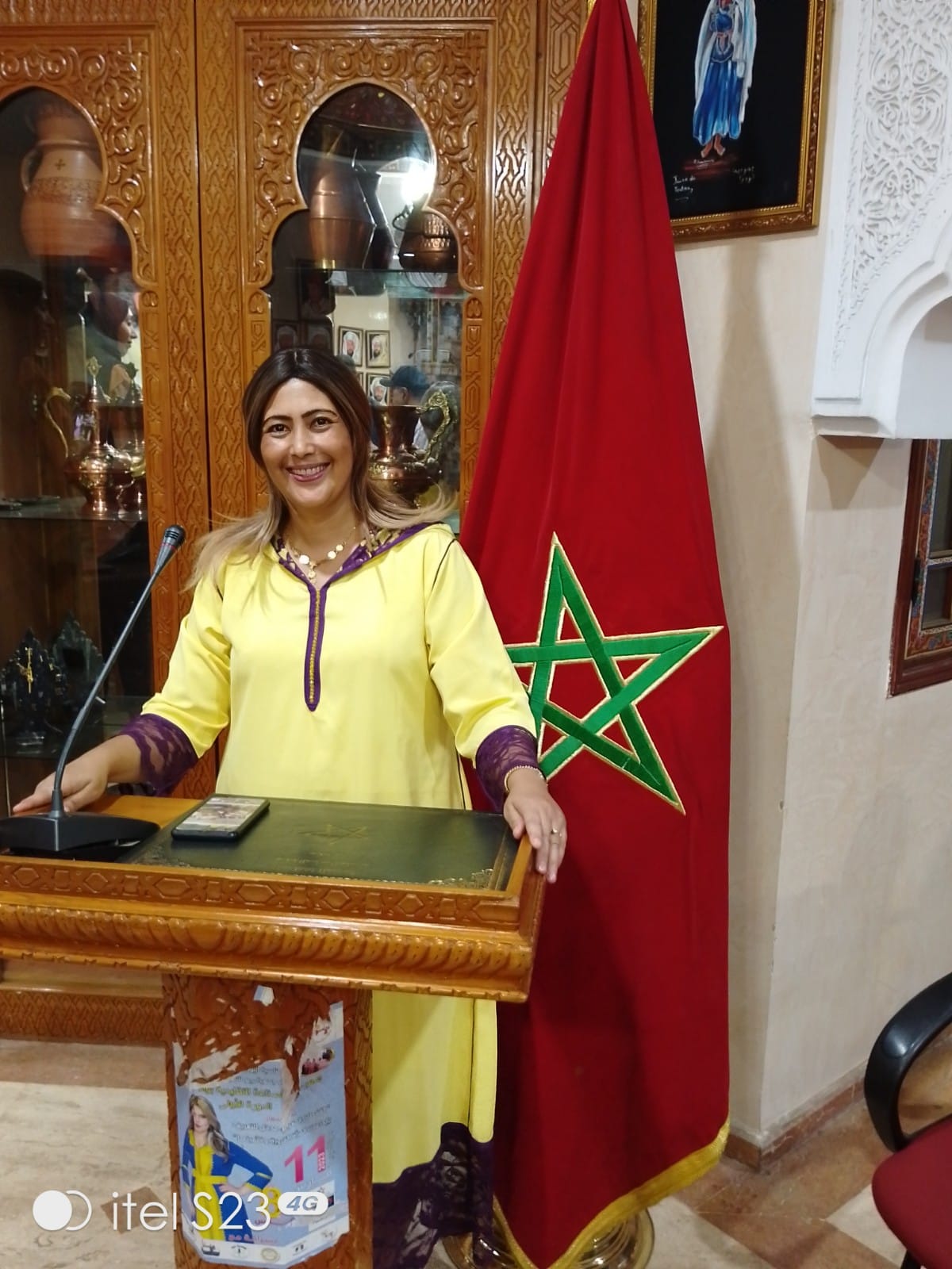 حفل توقيع ديوان الشاعرة و الفنانة التشكيلية نادية العمراتي حفل توقيع ديوان الشاعرة و الفنانة التشكيلية نادية العمراتي