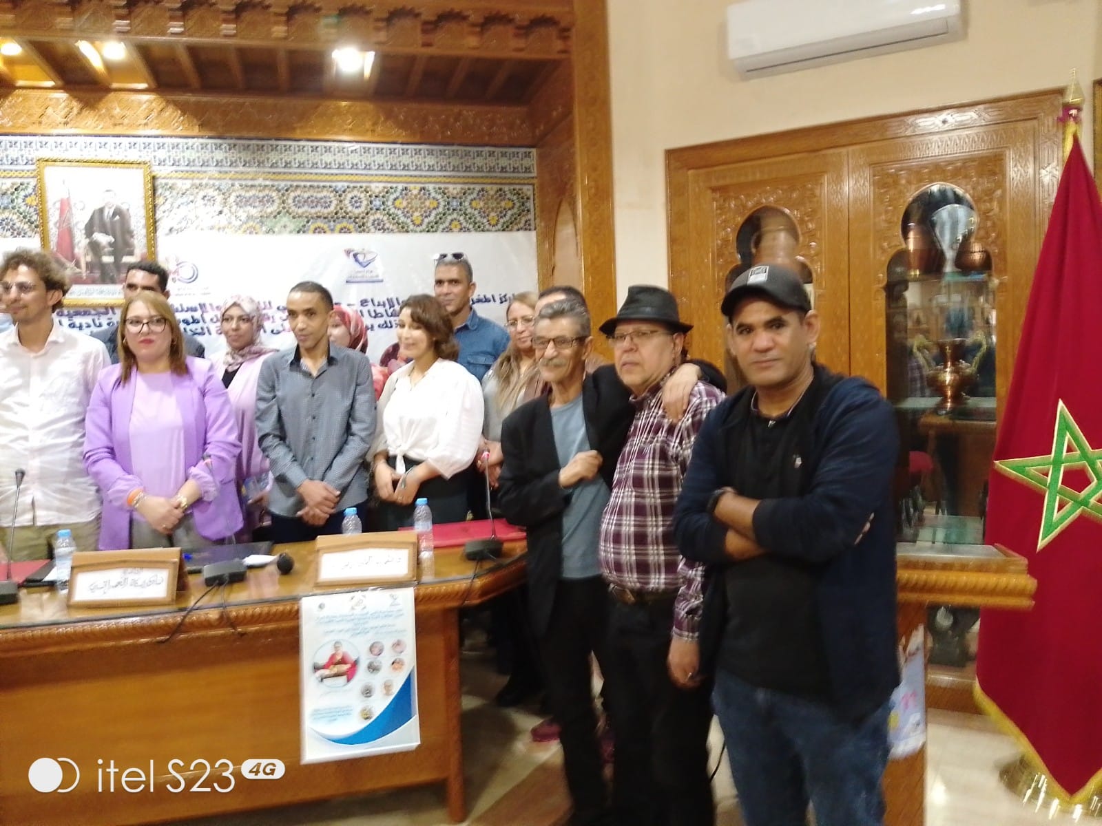 حفل توقيع ديوان الشاعرة و الفنانة التشكيلية نادية العمراتي حفل توقيع ديوان الشاعرة و الفنانة التشكيلية نادية العمراتي