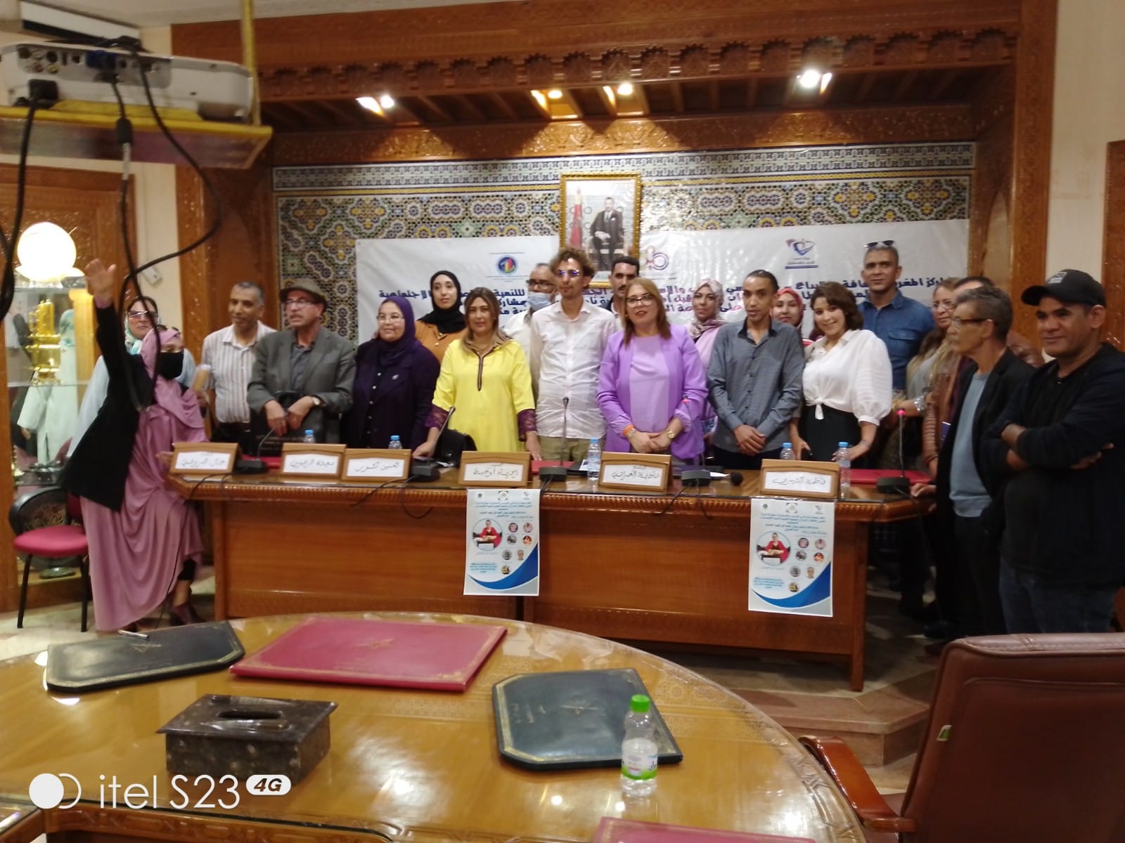 حفل توقيع ديوان الشاعرة و الفنانة التشكيلية نادية العمراتي حفل توقيع ديوان الشاعرة و الفنانة التشكيلية نادية العمراتي