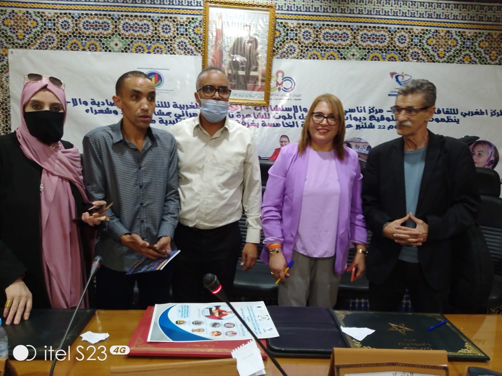 حفل توقيع ديوان الشاعرة و الفنانة التشكيلية نادية العمراتي حفل توقيع ديوان الشاعرة و الفنانة التشكيلية نادية العمراتي