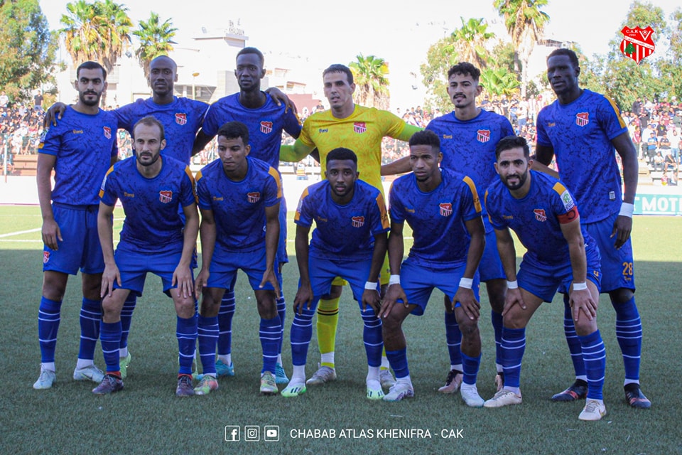 امام جمهورغفير ومتحمس     شباب اطلس خنيفرة  يلحق الكوديم أول هزيمة بمكناس