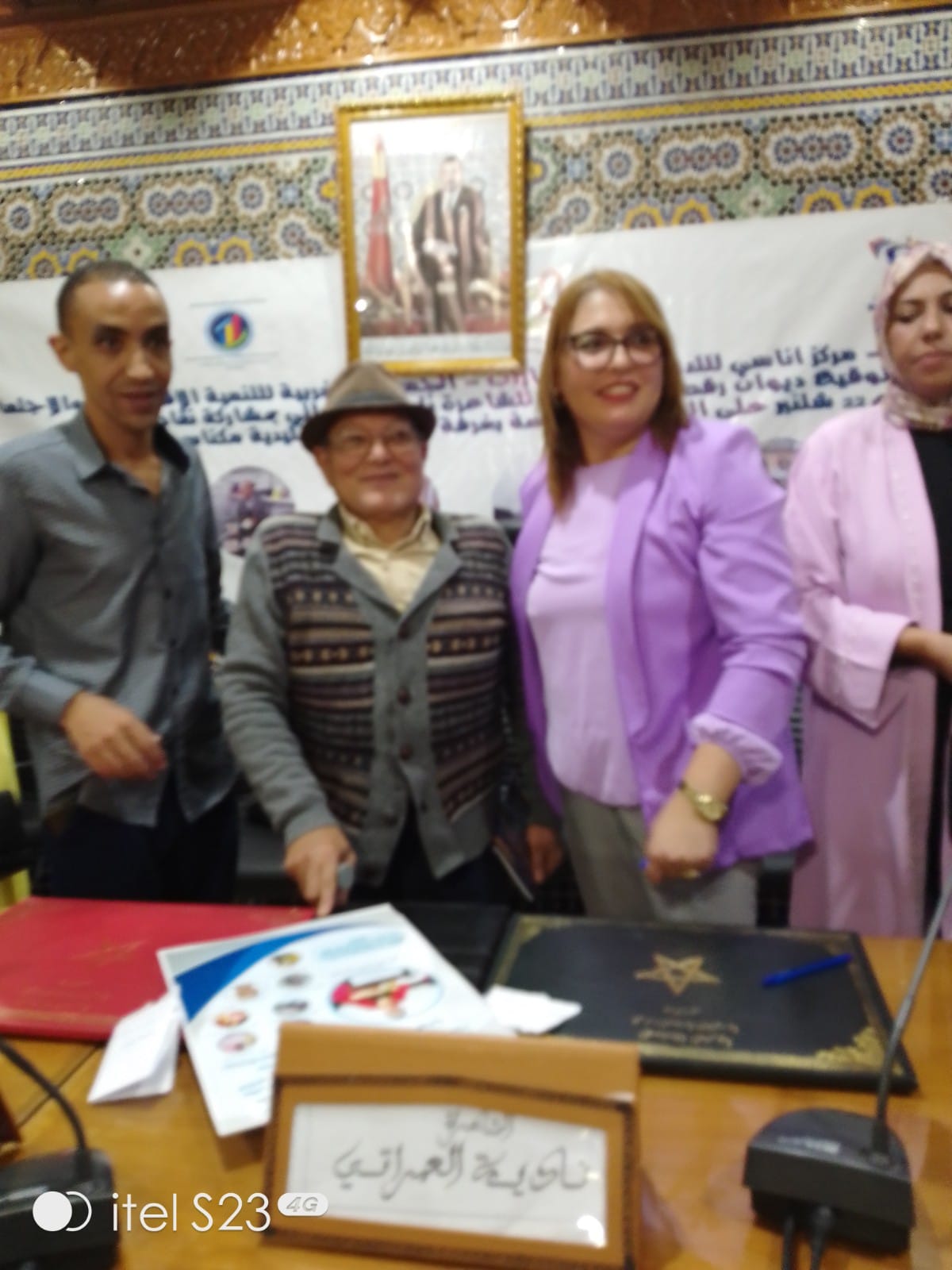 حفل توقيع ديوان الشاعرة و الفنانة التشكيلية نادية العمراتي حفل توقيع ديوان الشاعرة و الفنانة التشكيلية نادية العمراتي