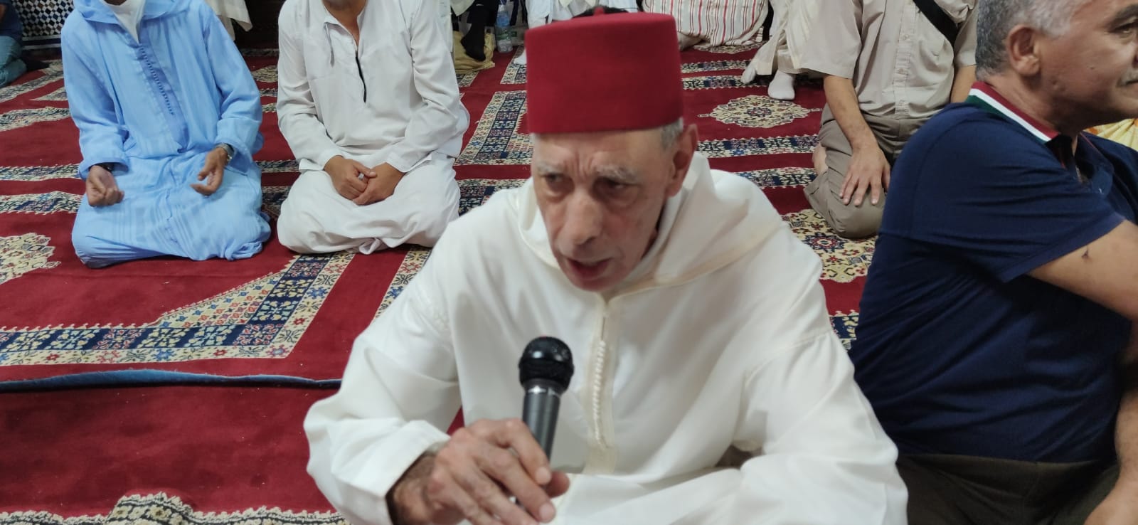 السيد عبد الغني الصبار عامل عمالة مكناس يترأس حفلا دينيا بمناسبة ذكرى المولد النبوي الشريف. السيد عبد الغني الصبار عامل عمالة مكناس يترأس حفلا دينيا بمناسبة ذكرى المولد النبوي الشريف.