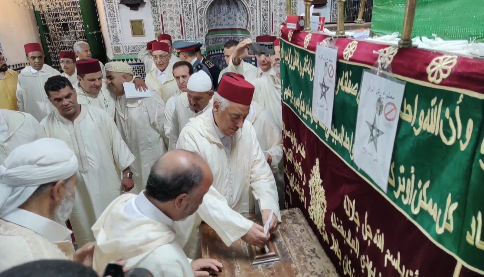 السيد عبد الغني الصبار عامل عمالة مكناس يترأس حفلا دينيا بمناسبة ذكرى المولد النبوي الشريف. السيد عبد الغني الصبار عامل عمالة مكناس يترأس حفلا دينيا بمناسبة ذكرى المولد النبوي الشريف.