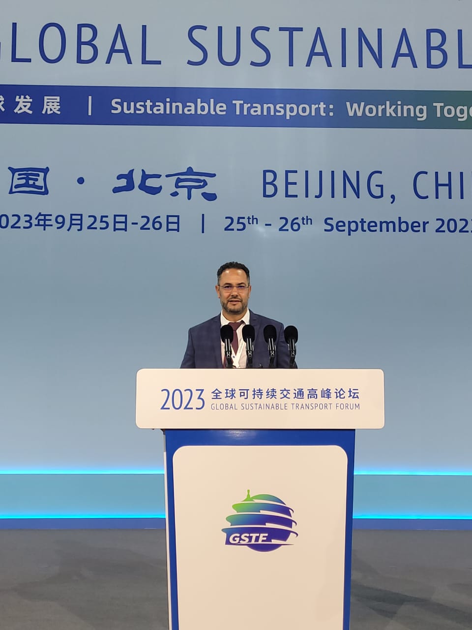 تمتتميلة مشرفة لابن العاصمة الإسماعيلية مكناس نشاط الزبير على هامش المنتدى العالمي للنقل المستدام بمدينة ببكين بالصين الشعبية تمتتميلة مشرفة لابن العاصمة الإسماعيلية مكناس نشاط الزبير على هامش المنتدى العالمي للنقل المستدام بمدينة ببكين بالصين الشعبية