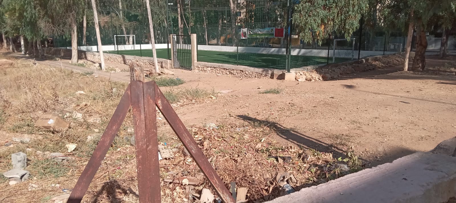 تمخض الجبل فولد فأرا  عبارة تنطبق على انشاء ملعب القرب  بحي المنصور بمكناس