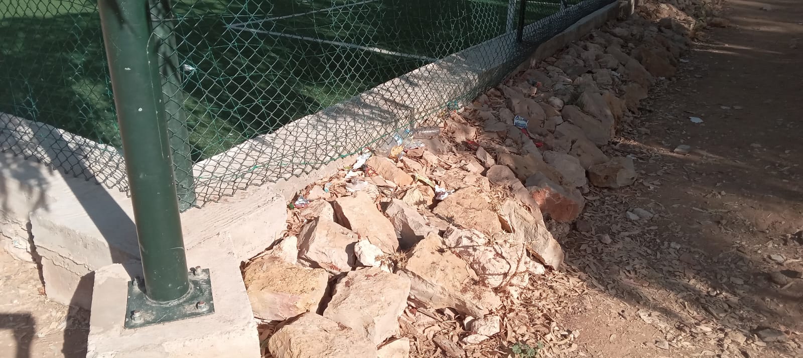 تمخض الجبل فولد فأرا عبارة تنطبق على انشاء ملعب القرب بحي المنصور بمكناس تمخض الجبل فولد فأرا عبارة تنطبق على انشاء ملعب القرب بحي المنصور بمكناس