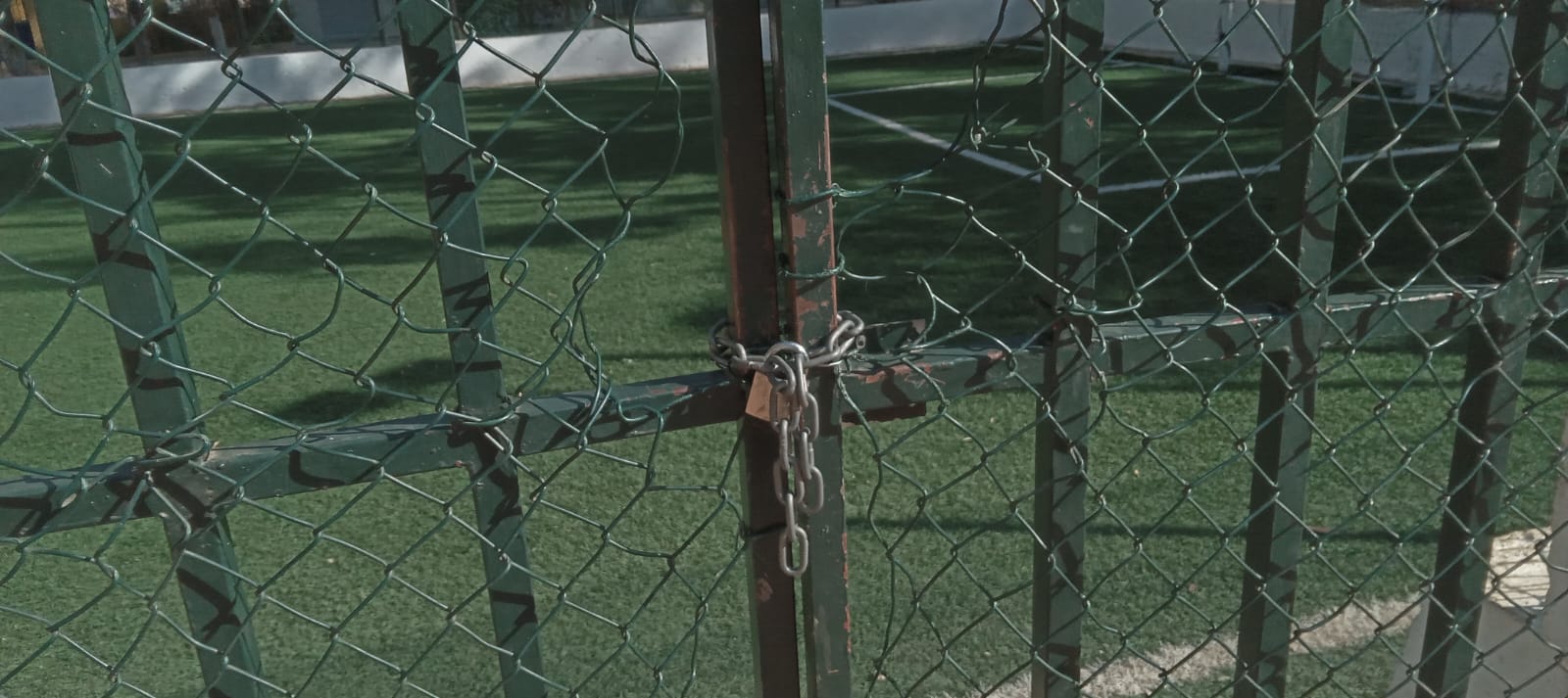 تمخض الجبل فولد فأرا عبارة تنطبق على انشاء ملعب القرب بحي المنصور بمكناس تمخض الجبل فولد فأرا عبارة تنطبق على انشاء ملعب القرب بحي المنصور بمكناس