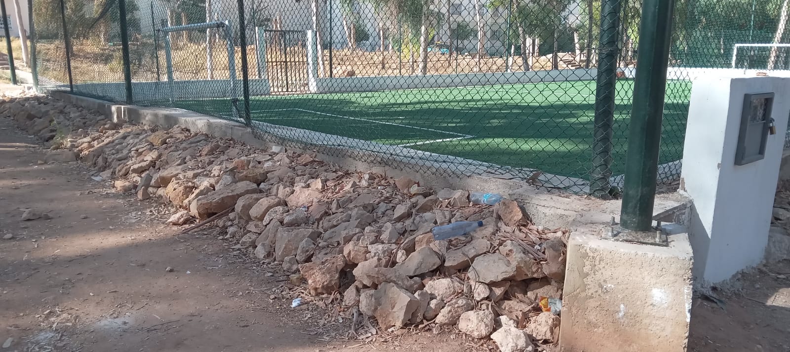 تمخض الجبل فولد فأرا عبارة تنطبق على انشاء ملعب القرب بحي المنصور بمكناس تمخض الجبل فولد فأرا عبارة تنطبق على انشاء ملعب القرب بحي المنصور بمكناس