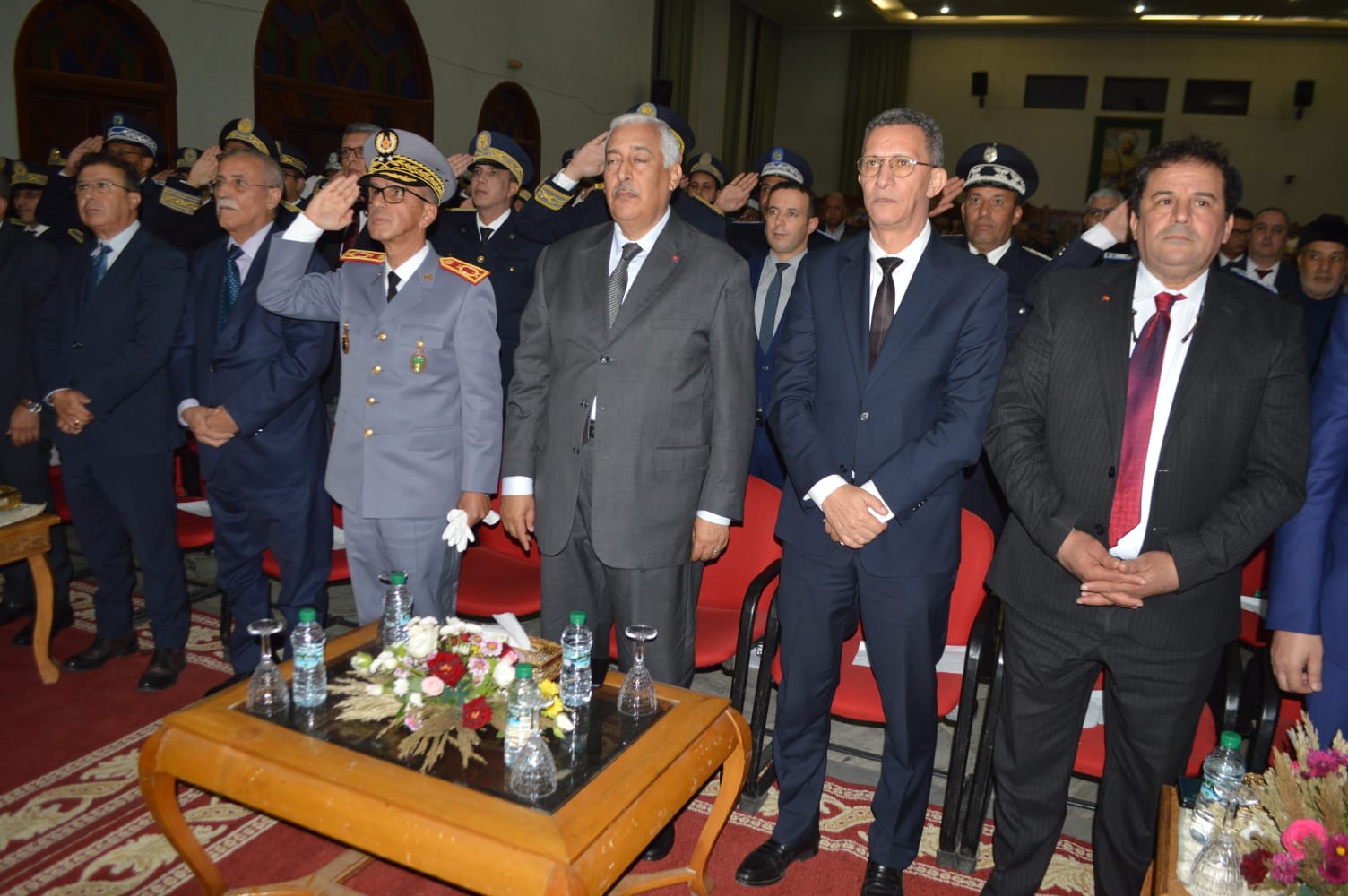 عامل عمالة مكناس يترأس مراسيم الإنصات للخطاب الملكي السامي بمناسبة الذكرى الـ 48 للمسيرة الخضراء المظفرة عامل عمالة مكناس يترأس مراسيم الإنصات للخطاب الملكي السامي بمناسبة الذكرى الـ 48 للمسيرة الخضراء المظفرة