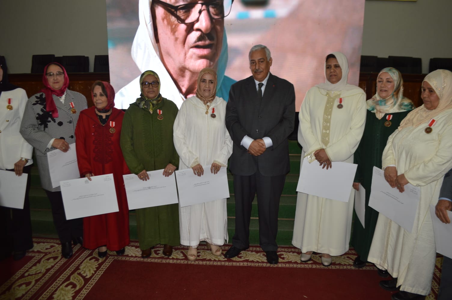 عامل عمالة مكناس يترأس مراسيم الإنصات للخطاب الملكي السامي بمناسبة الذكرى الـ 48 للمسيرة الخضراء المظفرة عامل عمالة مكناس يترأس مراسيم الإنصات للخطاب الملكي السامي بمناسبة الذكرى الـ 48 للمسيرة الخضراء المظفرة