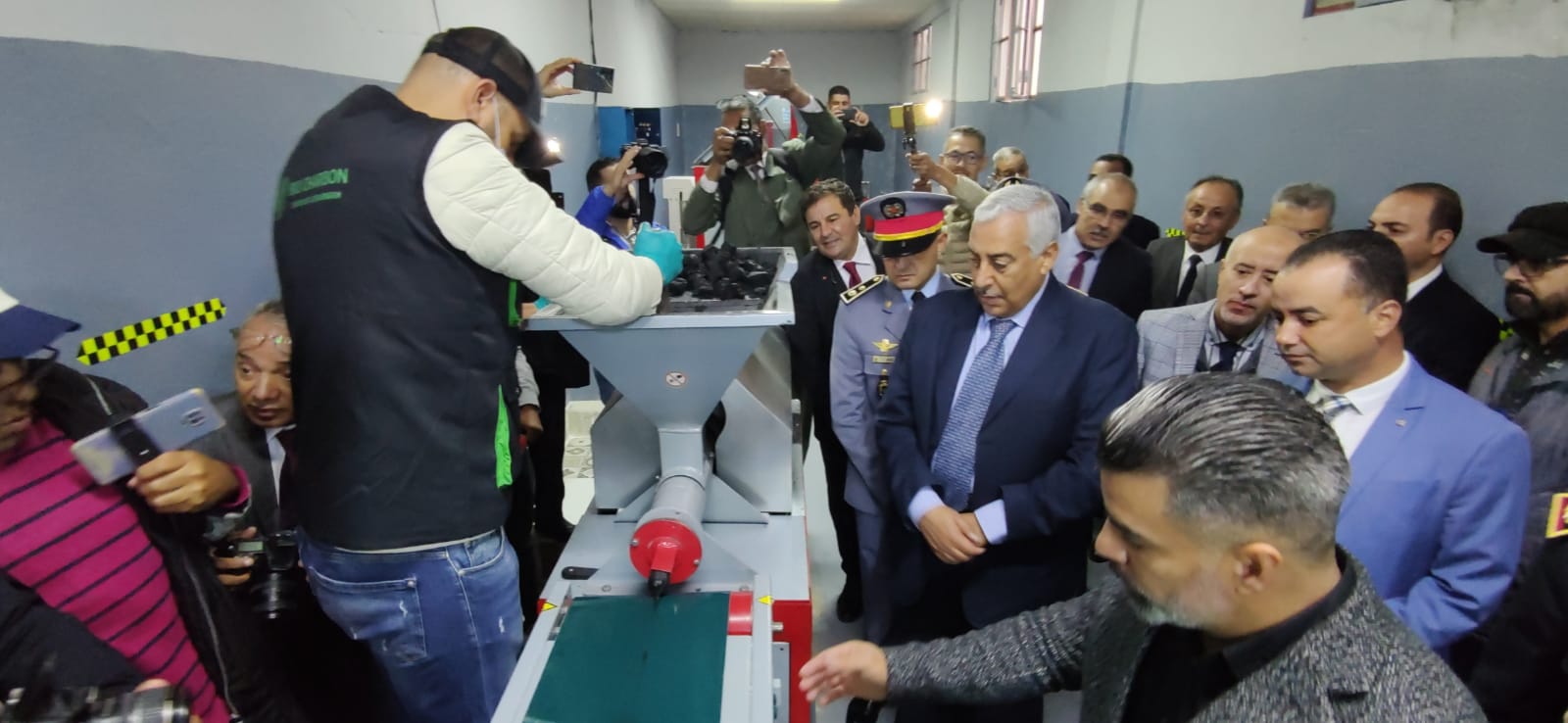 السيد عبدالغني الصبار عامل عمالة مكناس يعطي إنطلاقة مشاريع تنموية تزامنا مع الذكرى الـ 48 لانطلاق المسيرة الخضراء السيد عبدالغني الصبار عامل عمالة مكناس يعطي إنطلاقة مشاريع تنموية تزامنا مع الذكرى الـ 48 لانطلاق المسيرة الخضراء