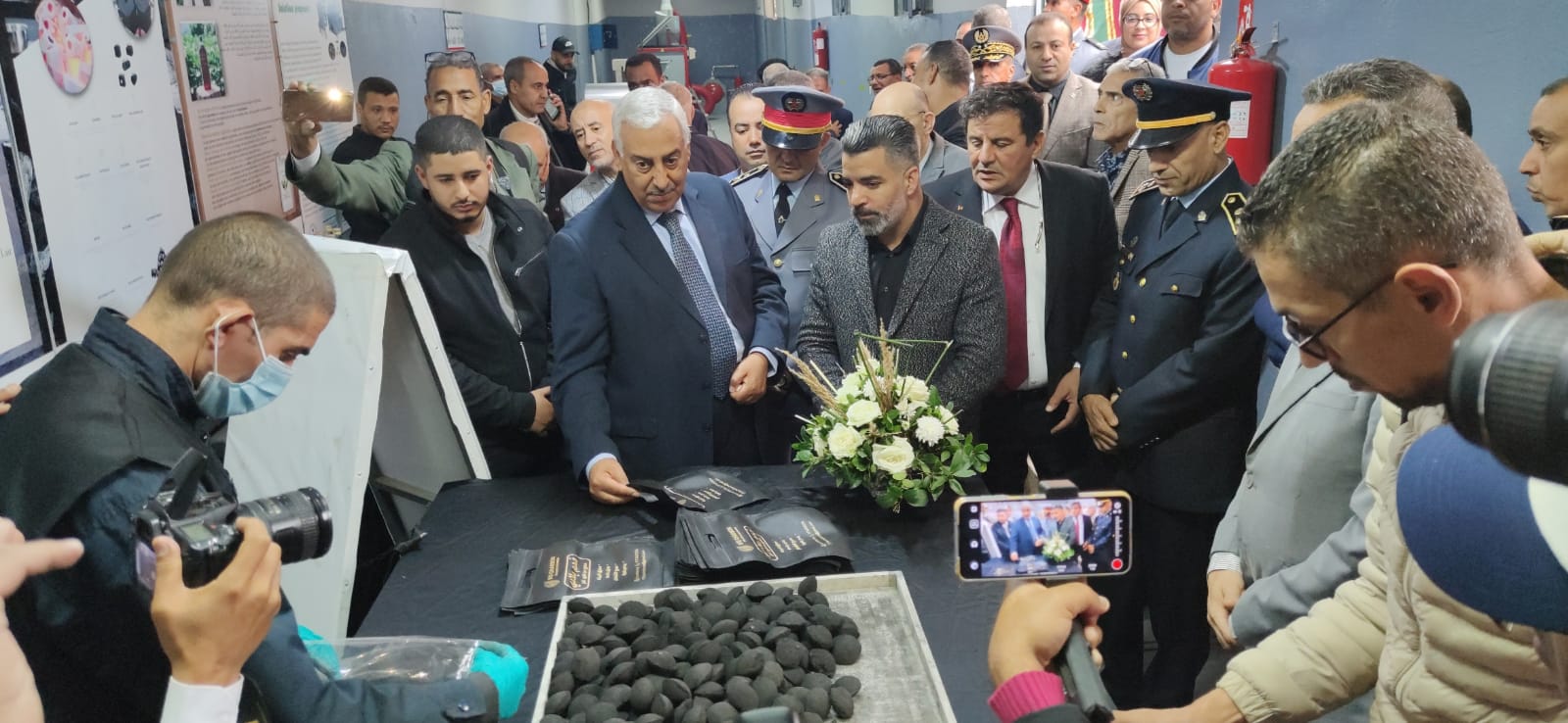 السيد عبدالغني الصبار عامل عمالة مكناس يعطي إنطلاقة مشاريع تنموية تزامنا مع الذكرى الـ 48 لانطلاق المسيرة الخضراء السيد عبدالغني الصبار عامل عمالة مكناس يعطي إنطلاقة مشاريع تنموية تزامنا مع الذكرى الـ 48 لانطلاق المسيرة الخضراء