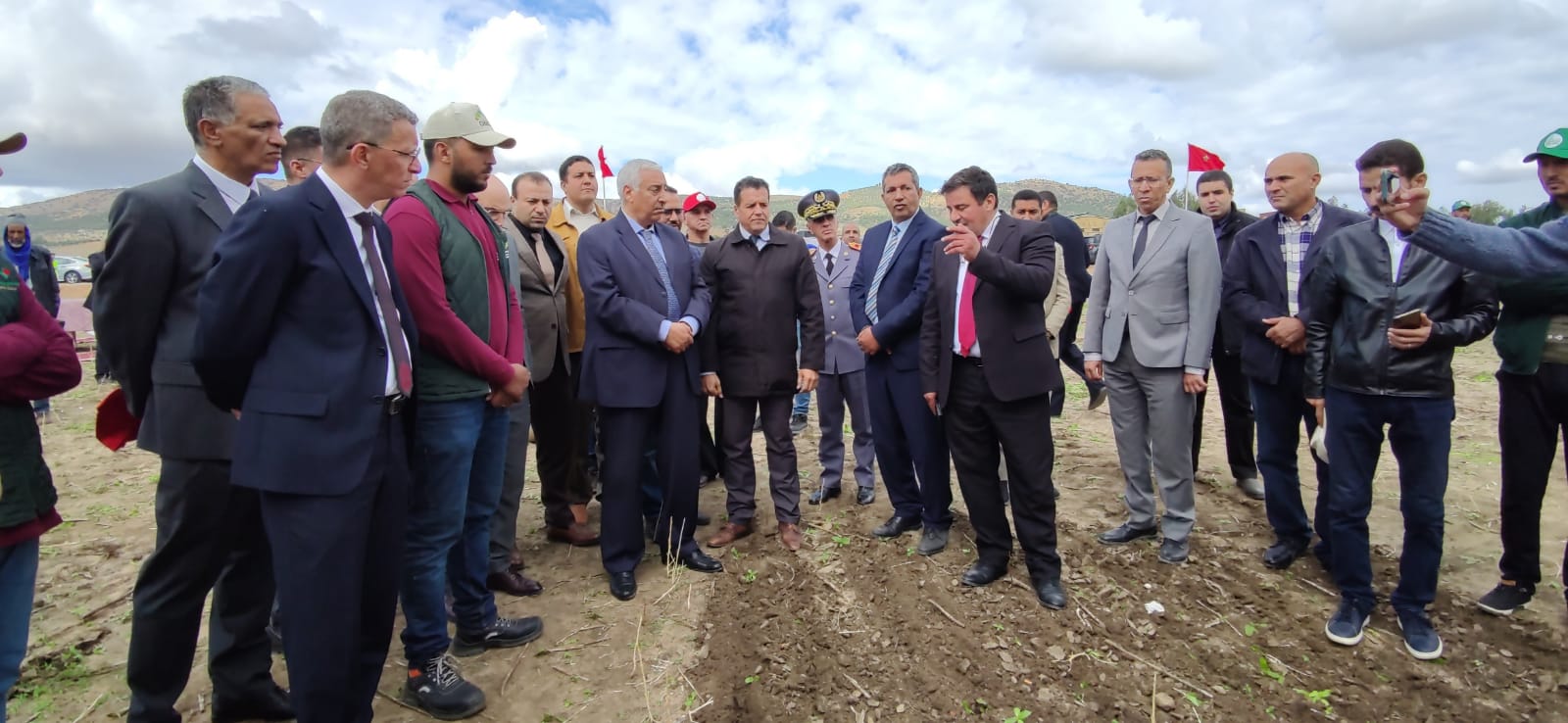 السيد عبدالغني الصبار عامل عمالة مكناس يعطي إنطلاقة مشاريع تنموية تزامنا مع الذكرى الـ 48 لانطلاق المسيرة الخضراء السيد عبدالغني الصبار عامل عمالة مكناس يعطي إنطلاقة مشاريع تنموية تزامنا مع الذكرى الـ 48 لانطلاق المسيرة الخضراء