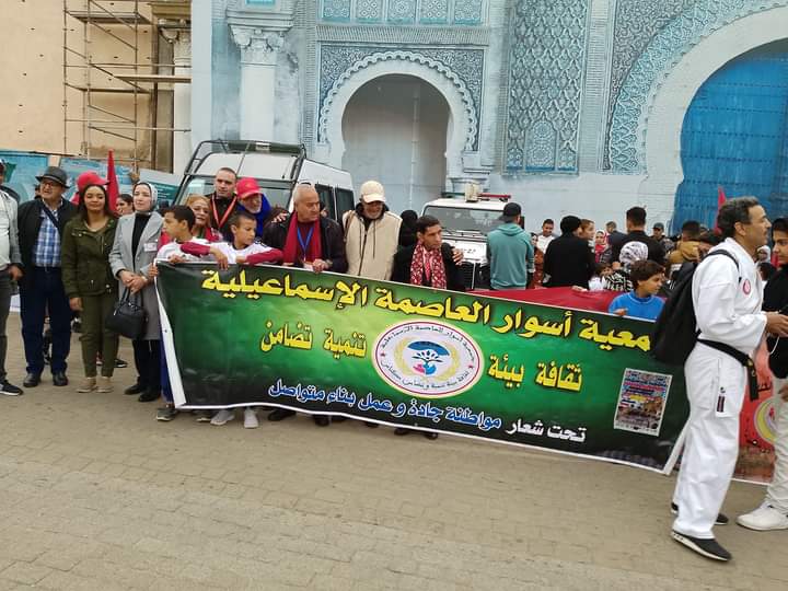 إطارات جمعوية محلية مكناسية، تحتفل بالذكرى 48 للمسيرة الخضراء المظفرة وسط مدينة مكناس . إطارات جمعوية محلية مكناسية، تحتفل بالذكرى 48 للمسيرة الخضراء المظفرة وسط مدينة مكناس .