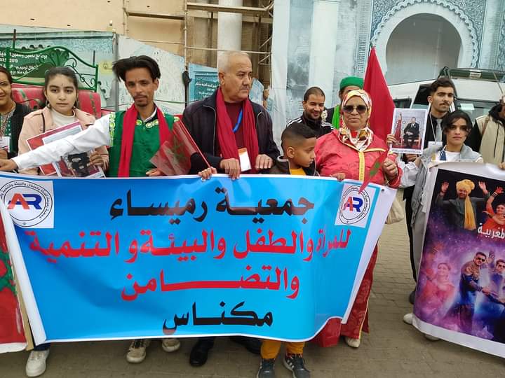 إطارات جمعوية محلية مكناسية، تحتفل بالذكرى 48 للمسيرة الخضراء المظفرة وسط مدينة مكناس . إطارات جمعوية محلية مكناسية، تحتفل بالذكرى 48 للمسيرة الخضراء المظفرة وسط مدينة مكناس .