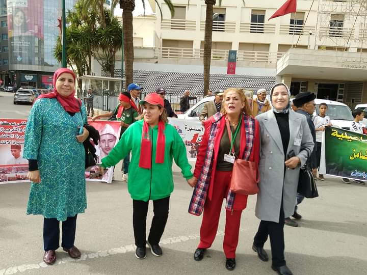 إطارات جمعوية محلية مكناسية، تحتفل بالذكرى 48 للمسيرة الخضراء المظفرة وسط مدينة مكناس . إطارات جمعوية محلية مكناسية، تحتفل بالذكرى 48 للمسيرة الخضراء المظفرة وسط مدينة مكناس .