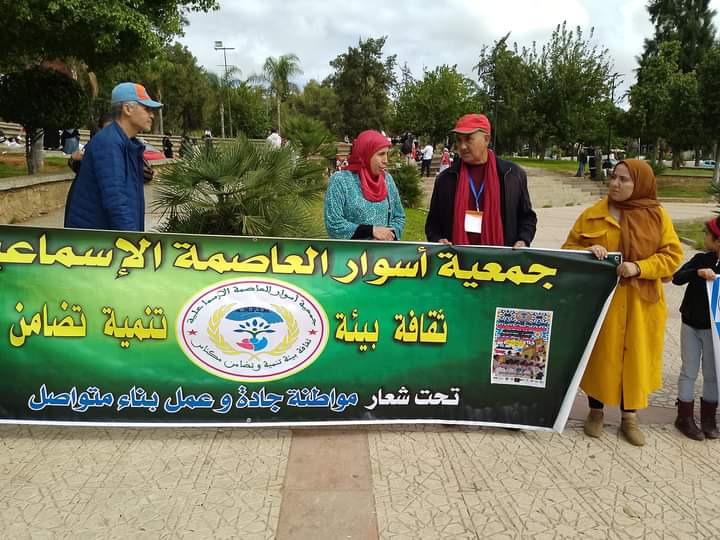 إطارات جمعوية محلية مكناسية، تحتفل بالذكرى 48 للمسيرة الخضراء المظفرة وسط مدينة مكناس . إطارات جمعوية محلية مكناسية، تحتفل بالذكرى 48 للمسيرة الخضراء المظفرة وسط مدينة مكناس .