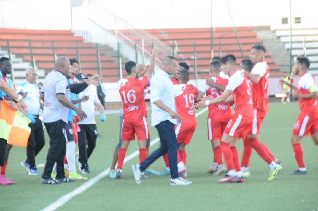 عزيمة الكوديم تسقط مقولة مزيانة لكوكب داخل أرضية الملعب الشرفي