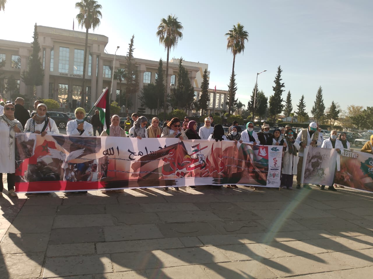 وقفة تضامية مع الشعب الفلسطيني في الساحة الإدارية بمكناس نظمها اتحاد الأطر الصحية بمكناس و النواحي وقفة تضامية مع الشعب الفلسطيني في الساحة الإدارية بمكناس نظمها اتحاد الأطر الصحية بمكناس و النواحي