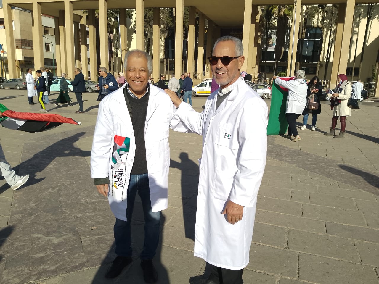 وقفة تضامية مع الشعب الفلسطيني في الساحة الإدارية بمكناس نظمها اتحاد الأطر الصحية بمكناس و النواحي وقفة تضامية مع الشعب الفلسطيني في الساحة الإدارية بمكناس نظمها اتحاد الأطر الصحية بمكناس و النواحي