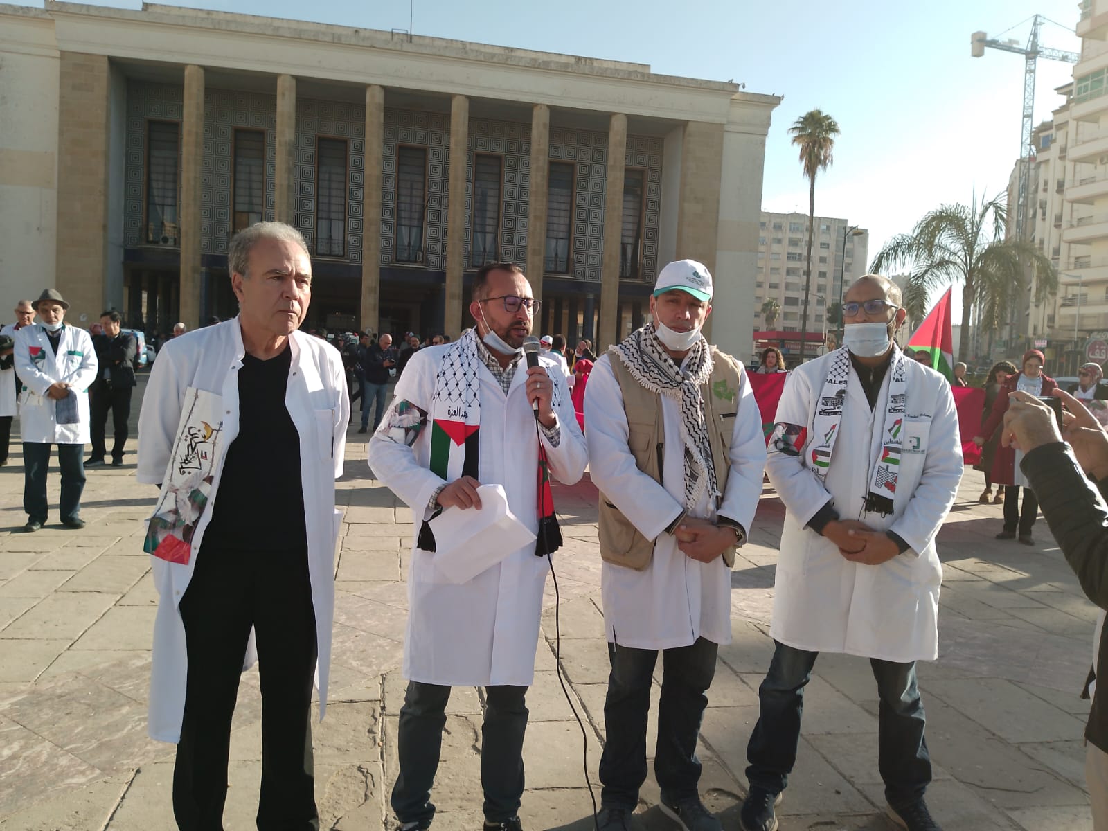 وقفة تضامية مع الشعب الفلسطيني في الساحة الإدارية بمكناس نظمها اتحاد الأطر الصحية بمكناس و النواحي وقفة تضامية مع الشعب الفلسطيني في الساحة الإدارية بمكناس نظمها اتحاد الأطر الصحية بمكناس و النواحي